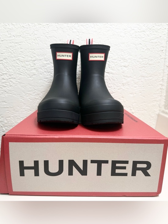 Hunter Shoes - Hunter Black Womens Play Short Waterproof Boots with Red Trim Logo